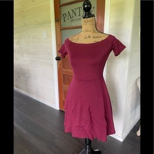 NWT Sarin Mathews scoop neck burgundy off shoulder stretch dress sz small